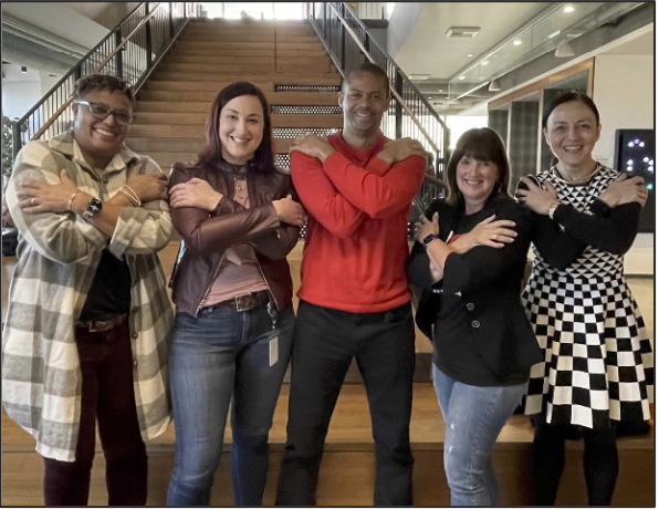 F5 CEO François Locoh-Donou (middle) joins F5 Connects Women Global Chair Linda Caudle (center right), the EIG’s executive sponsor Chief Product Officer Kara Sprague (center left) and other EIG members during International Women’s Day 2023.