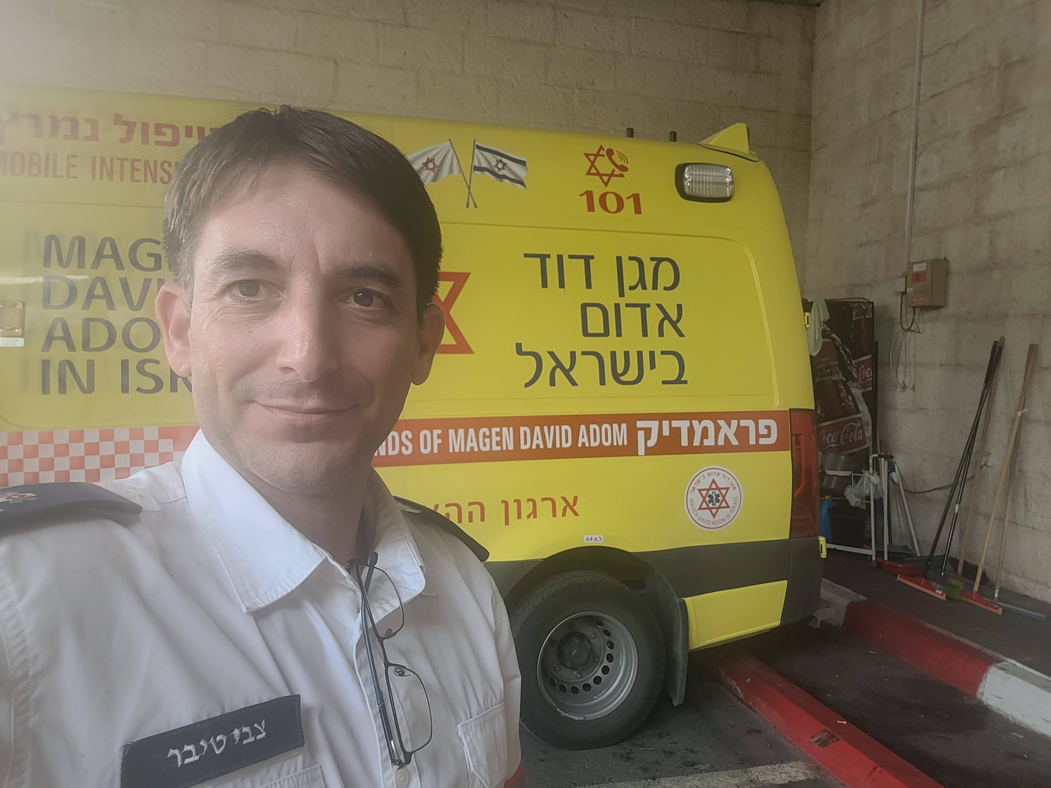 F5er and volunteer paramedic Zvi Tibber secured a grant to purchase a defibrillator to save lives.