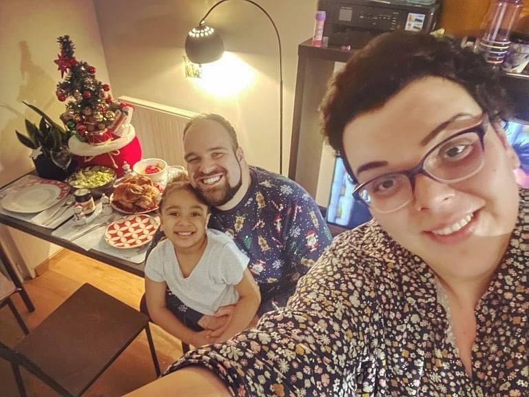 F5er George Pischinas enjoys his last Christmas with his sister, Vera, who suffered from a rare family of SMARCB1-deficient cancers.