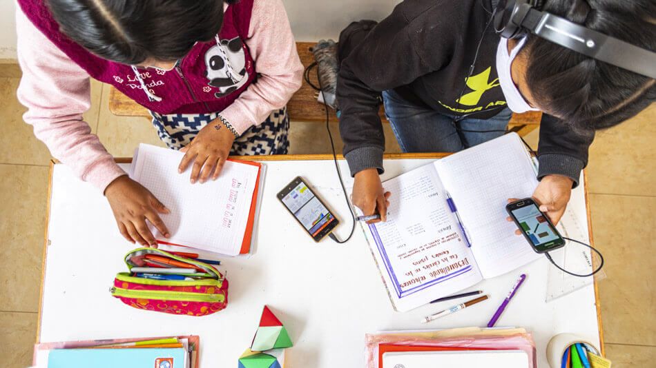 Sacred Valley Project: girls learning 2